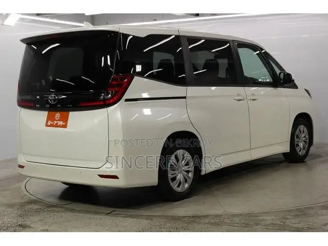 Toyota Noah 2022 White