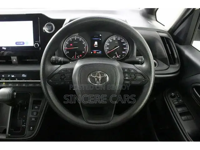 Toyota Noah 2022 White