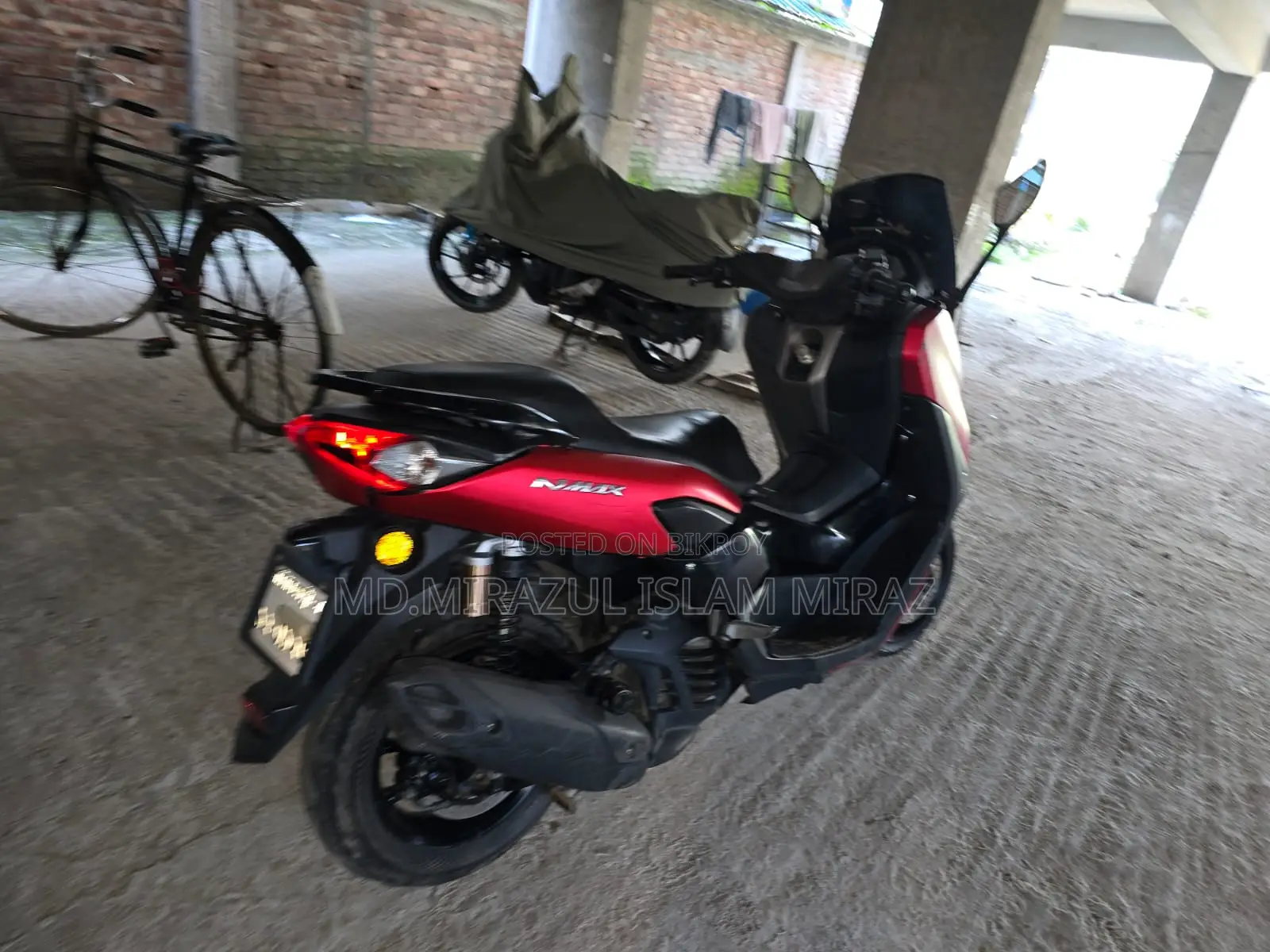 ইয়ামাহা এনম্যাক্স ১৫৫ ২০২২ লাল
