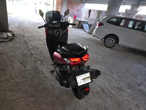 ইয়ামাহা এনম্যাক্স ১৫৫ ২০২২ লাল