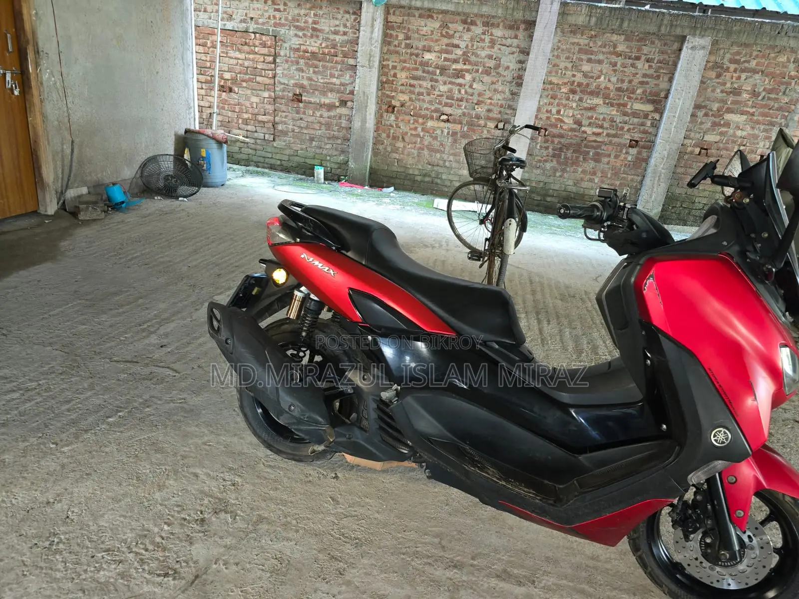 ইয়ামাহা এনম্যাক্স ১৫৫ ২০২২ লাল