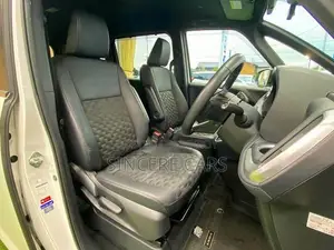 Toyota Voxy 2022 Pearl