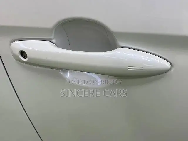 Toyota Voxy 2022 Pearl