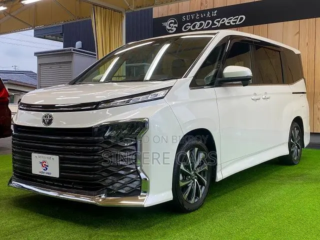 Toyota Voxy 2022 Pearl