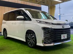 Toyota Voxy 2022 Pearl