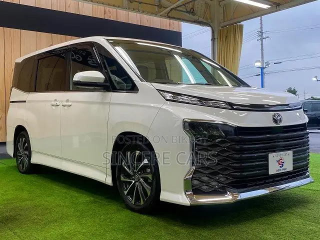 Toyota Voxy 2022 Pearl