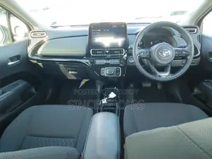 Toyota Aqua 2021 Red