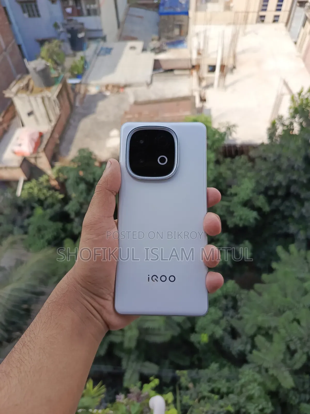 আইকিউওও ২৫৬ জিবি হোয়াইট