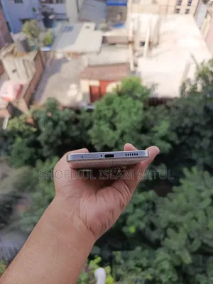আইকিউওও ২৫৬ জিবি হোয়াইট