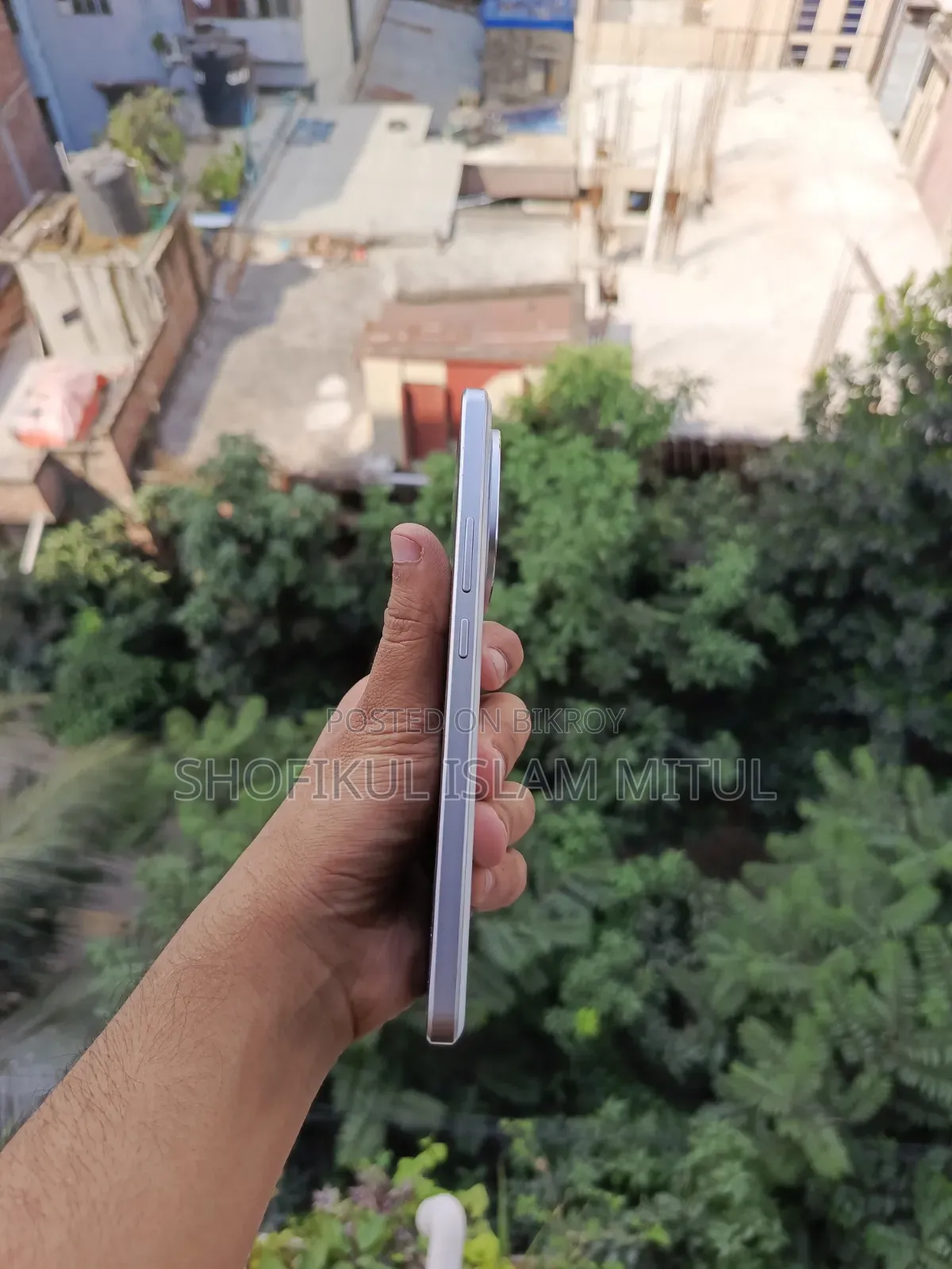 আইকিউওও ২৫৬ জিবি হোয়াইট