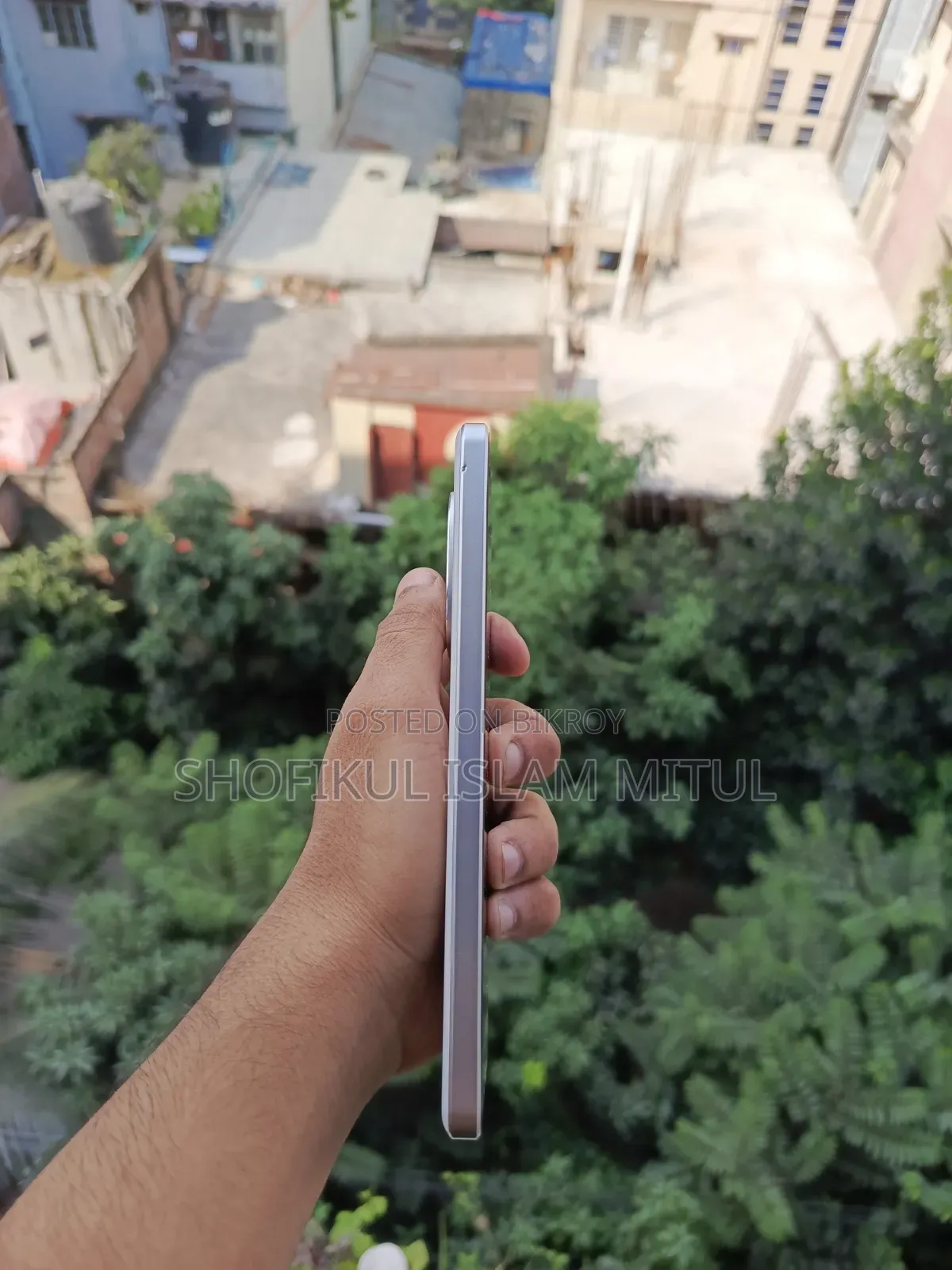 আইকিউওও ২৫৬ জিবি হোয়াইট