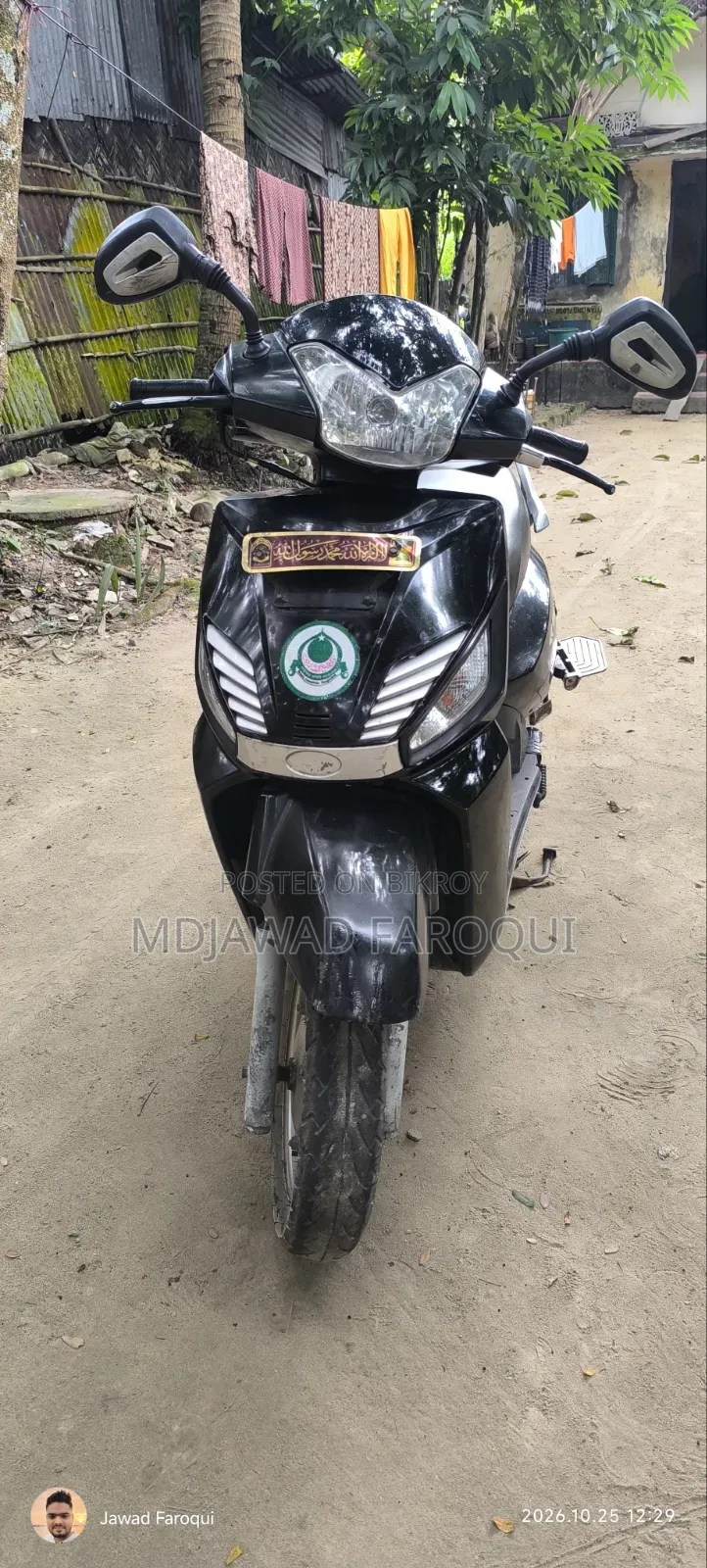 New Mahindra Gusto 2018 Black