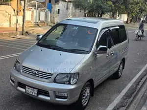 Toyota Noah 2.0 All-Wheel Drive (8 Seater) 2001 Silver