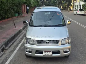Toyota Noah 2.0 All-Wheel Drive (8 Seater) 2001 Silver