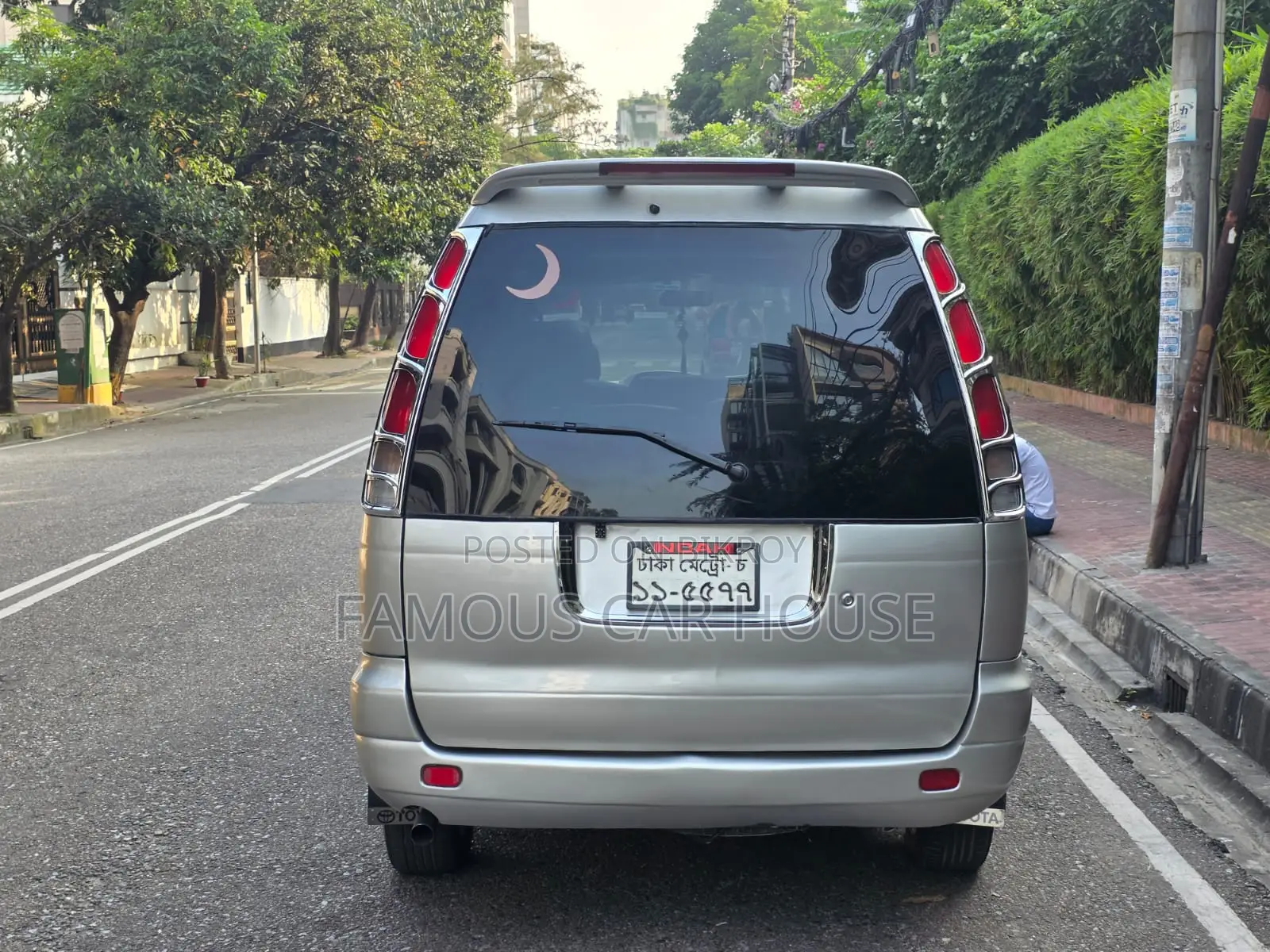 Toyota Noah 2.0 All-Wheel Drive (8 Seater) 2001 Silver