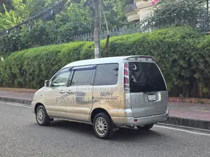 Toyota Noah 2.0 All-Wheel Drive (8 Seater) 2001 Silver