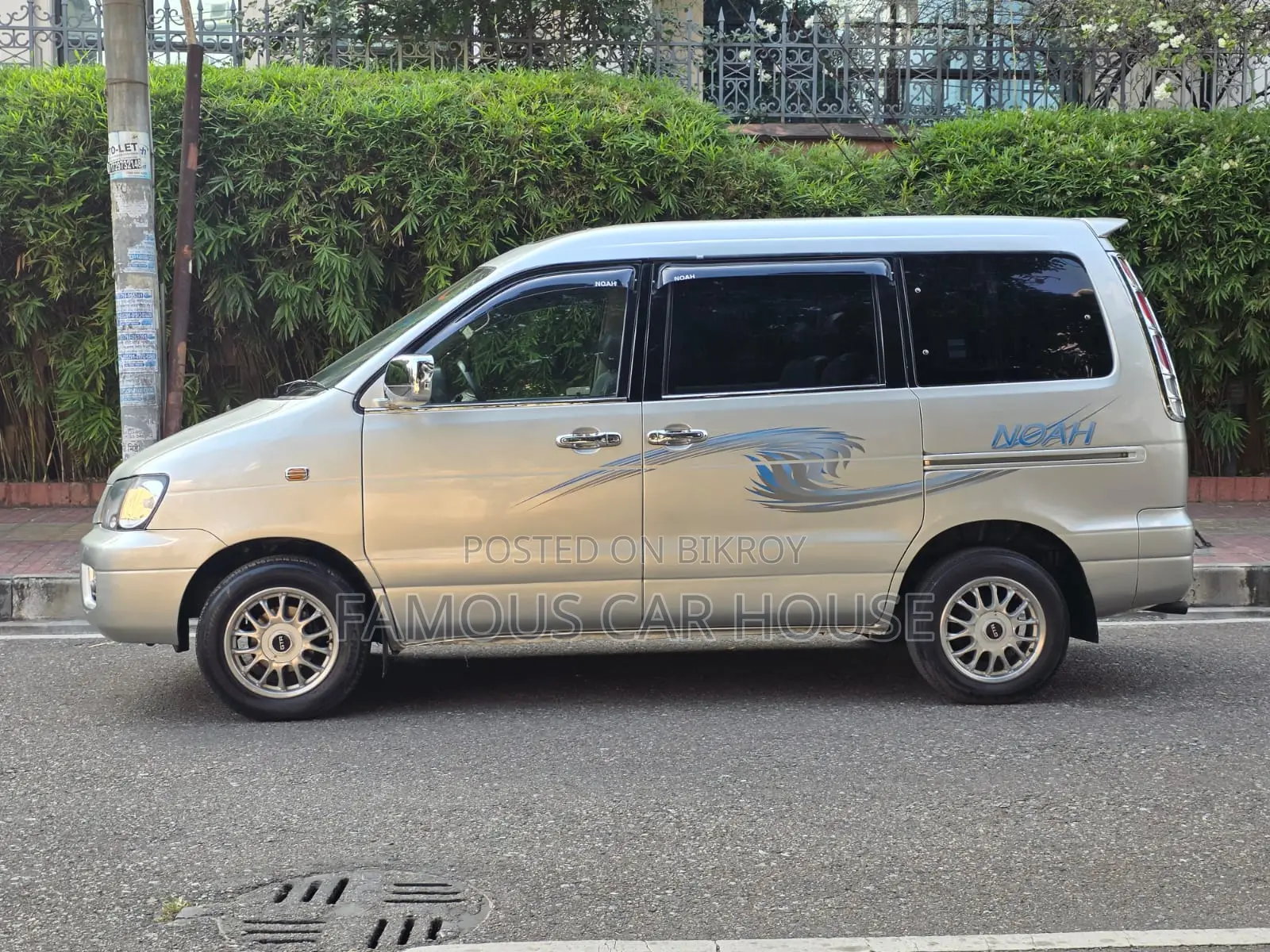 Toyota Noah 2.0 All-Wheel Drive (8 Seater) 2001 Silver