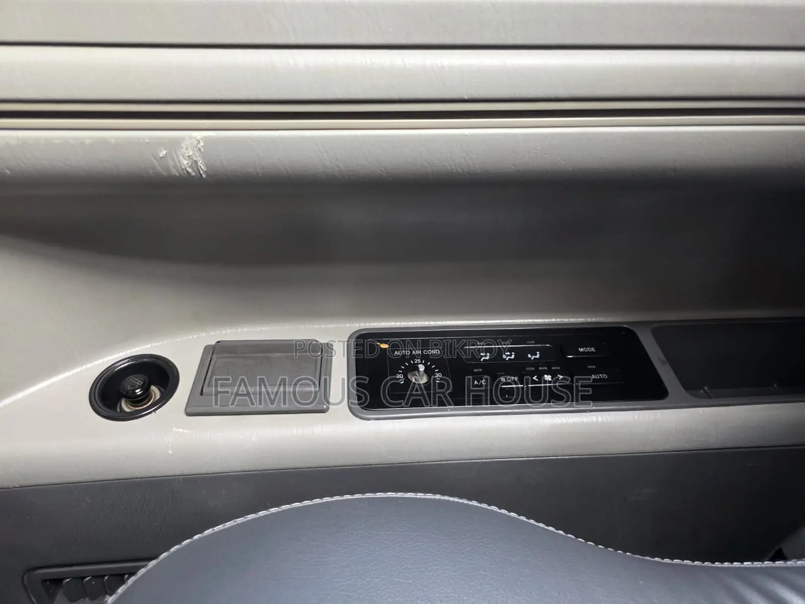 Toyota Noah 2.0 All-Wheel Drive (8 Seater) 2001 Silver