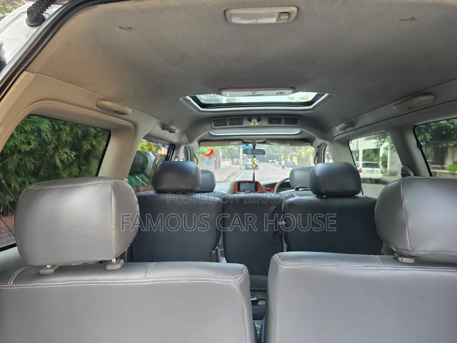 Toyota Noah 2.0 All-Wheel Drive (8 Seater) 2001 Silver