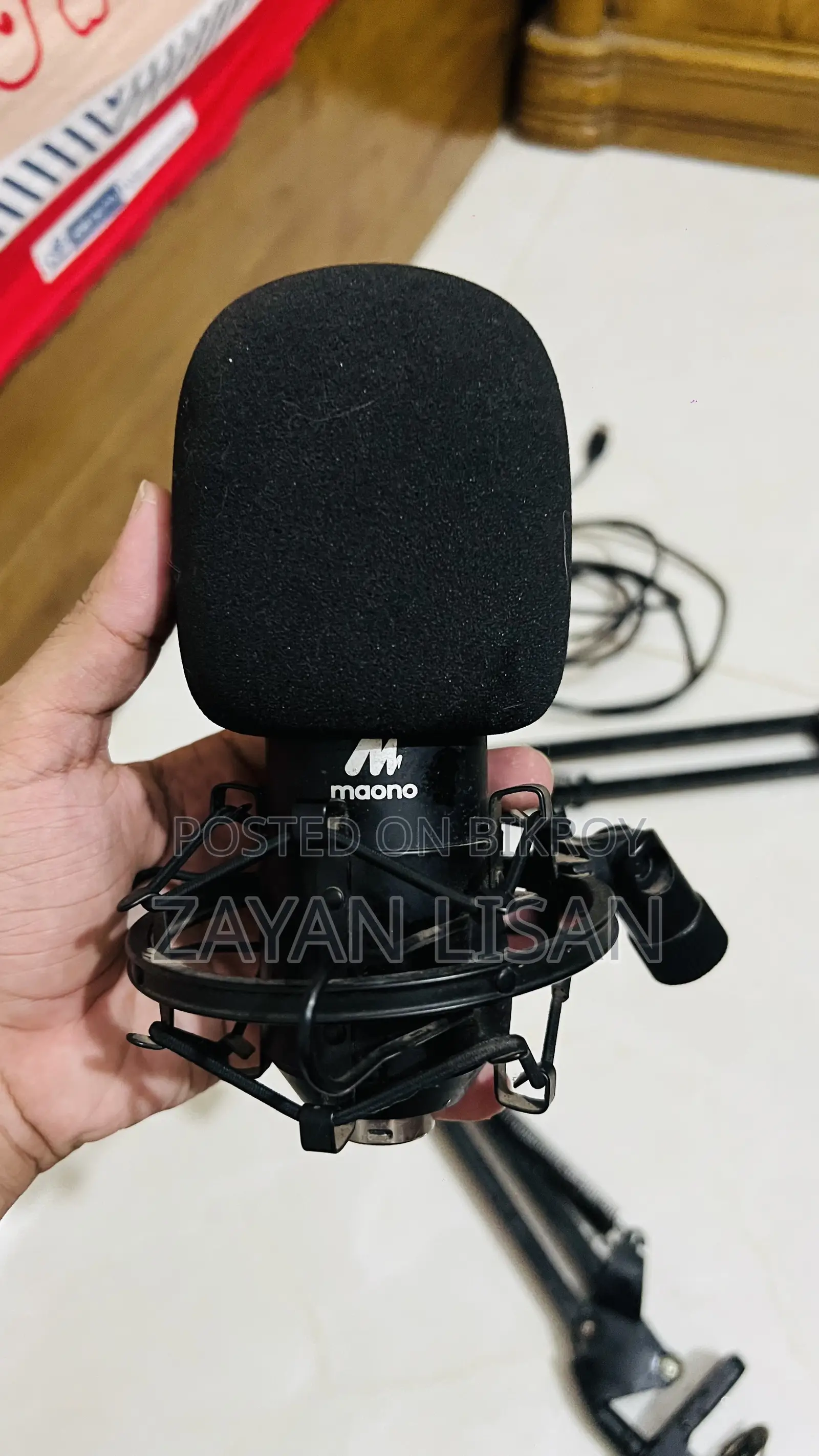 Maono AU-A04 Professional Studio Condenser Microphone