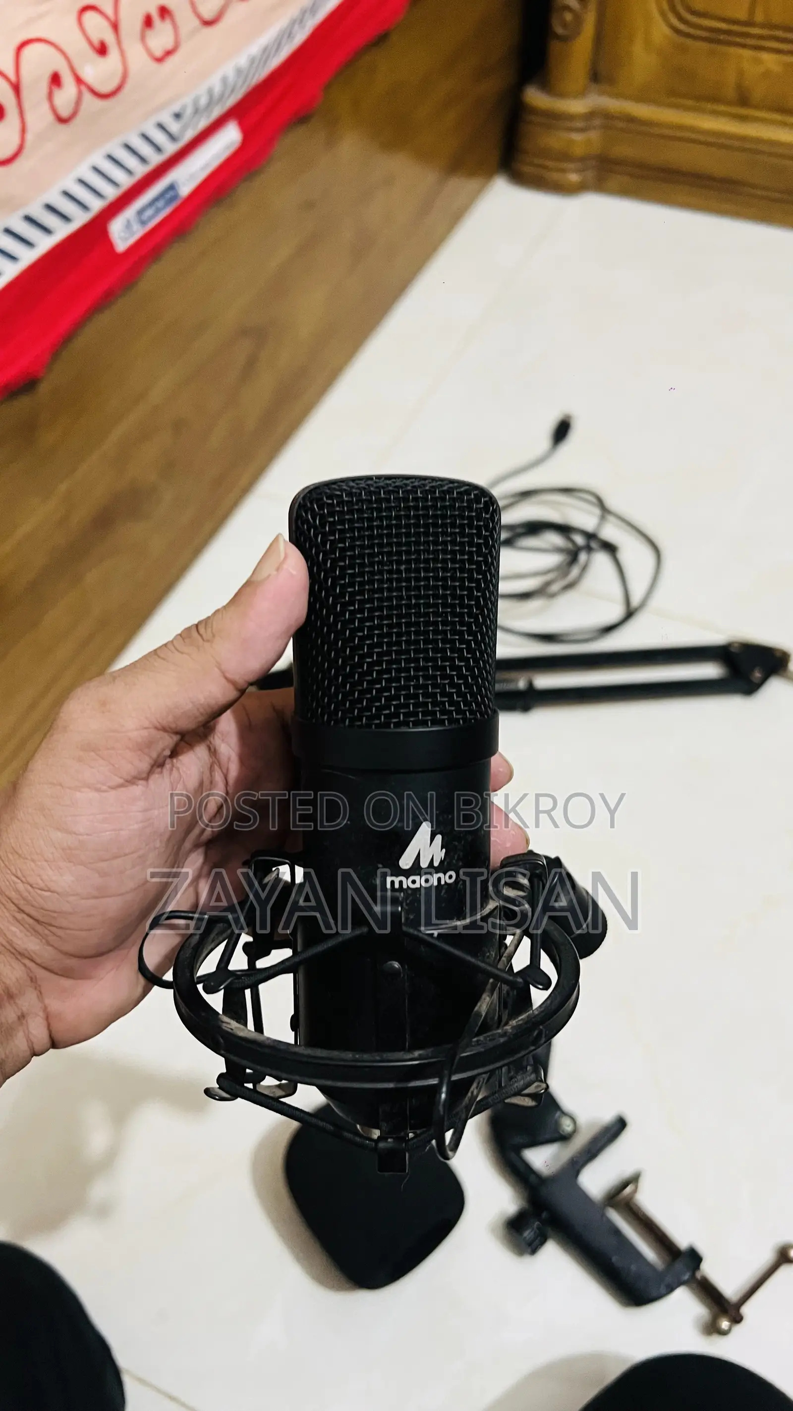 Maono AU-A04 Professional Studio Condenser Microphone