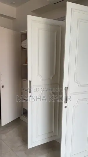 সেগুন কাঠের ৩ দরজার আলমারি | ডুকো পেইন্ট ও সিলভার হ্যান্ডেল
