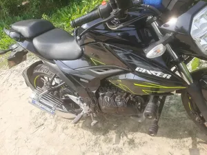 নতুন সুজুকি জিক্সার ২০২৪ কালো