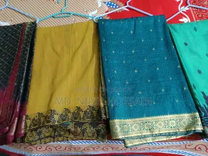 আকর্ষণীয় মূল্যে শাড়িগুলো বিক্রি করা হবে!