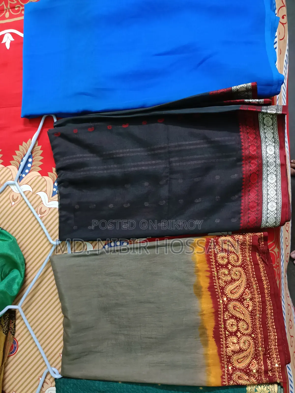 আকর্ষণীয় মূল্যে শাড়িগুলো বিক্রি করা হবে!