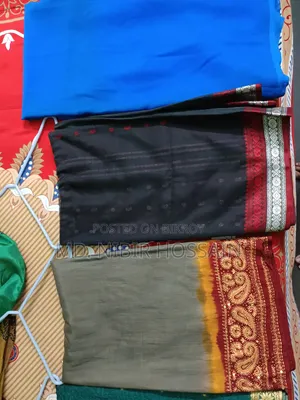 আকর্ষণীয় মূল্যে শাড়িগুলো বিক্রি করা হবে!