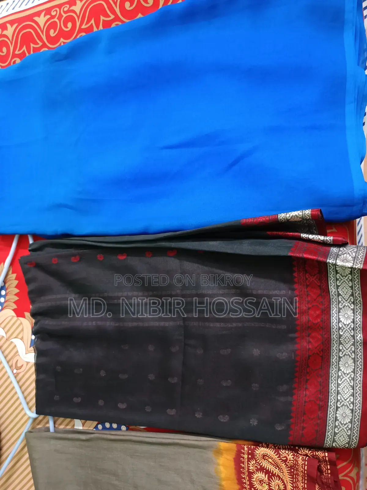 আকর্ষণীয় মূল্যে শাড়িগুলো বিক্রি করা হবে!