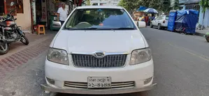 টয়োটা করোলা ২০০৪ সাদা