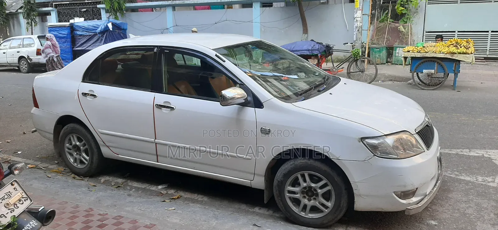 টয়োটা করোলা ২০০৪ সাদা
