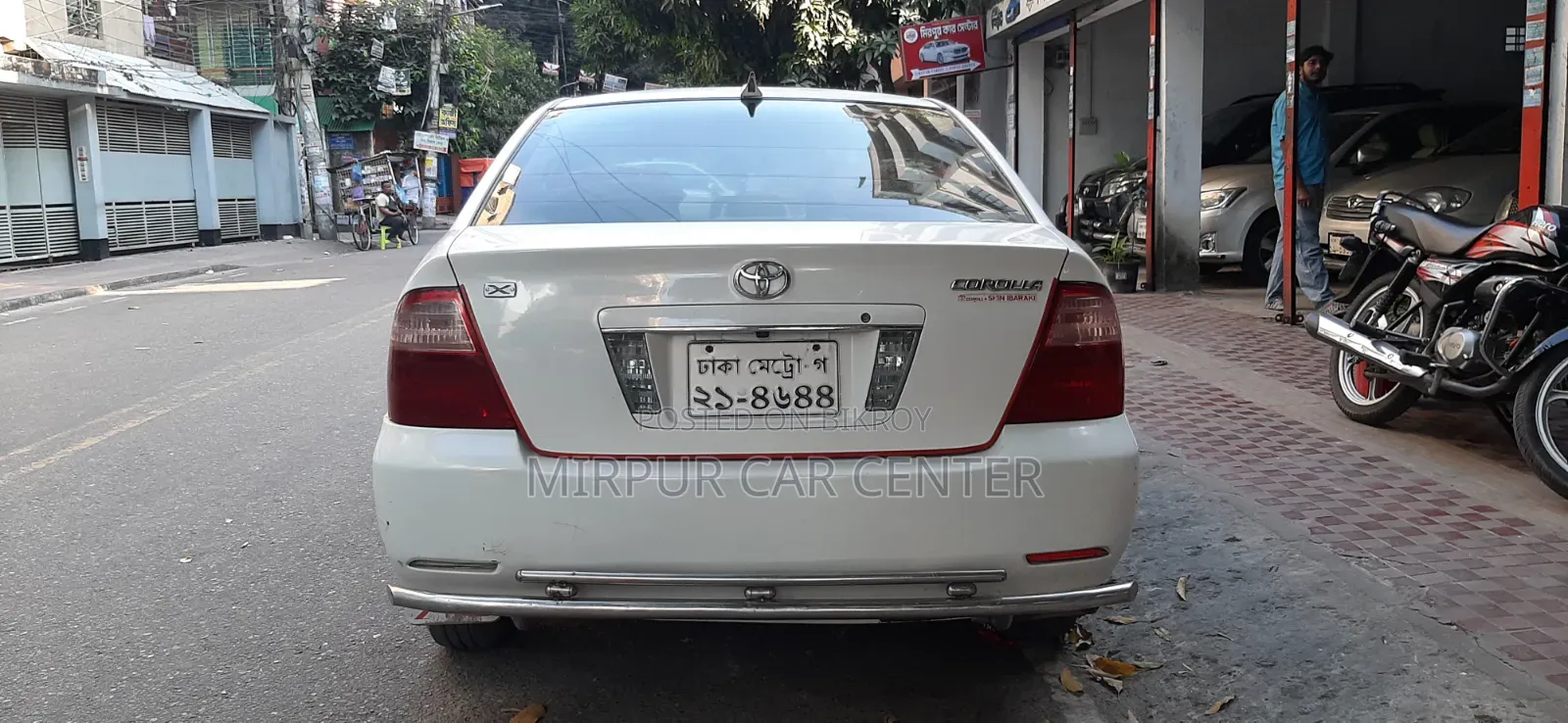 টয়োটা করোলা ২০০৪ সাদা