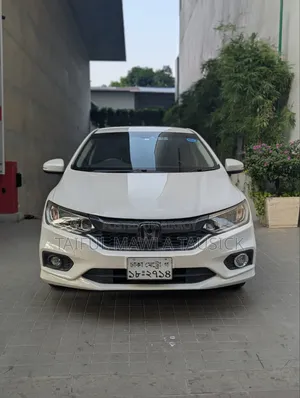 হোন্ডা গ্রেস ১.৫ হাইব্রিড এফডব্লিউডি ২০১৯ পার্ল