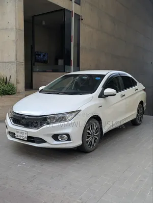 Honda Grace 1.5 Hybrid Front-Wheel Drive 2019 Pearl