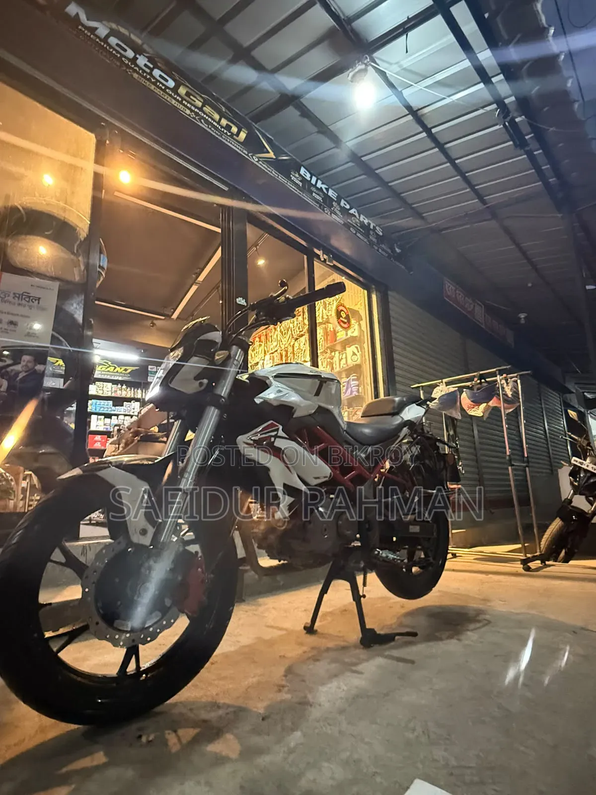 বেনেলি টিএনটি ২০১৮ সাদা