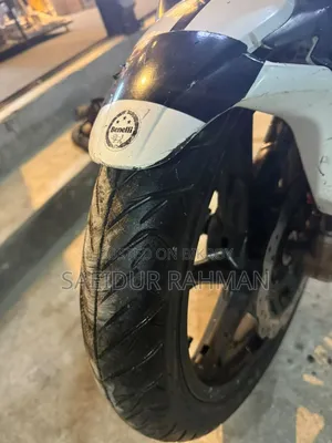 বেনেলি টিএনটি ২০১৮ সাদা