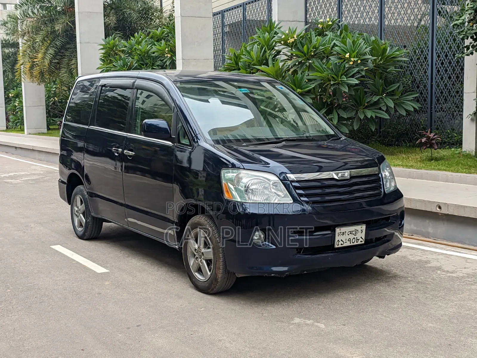 Toyota Noah 2003 Blue