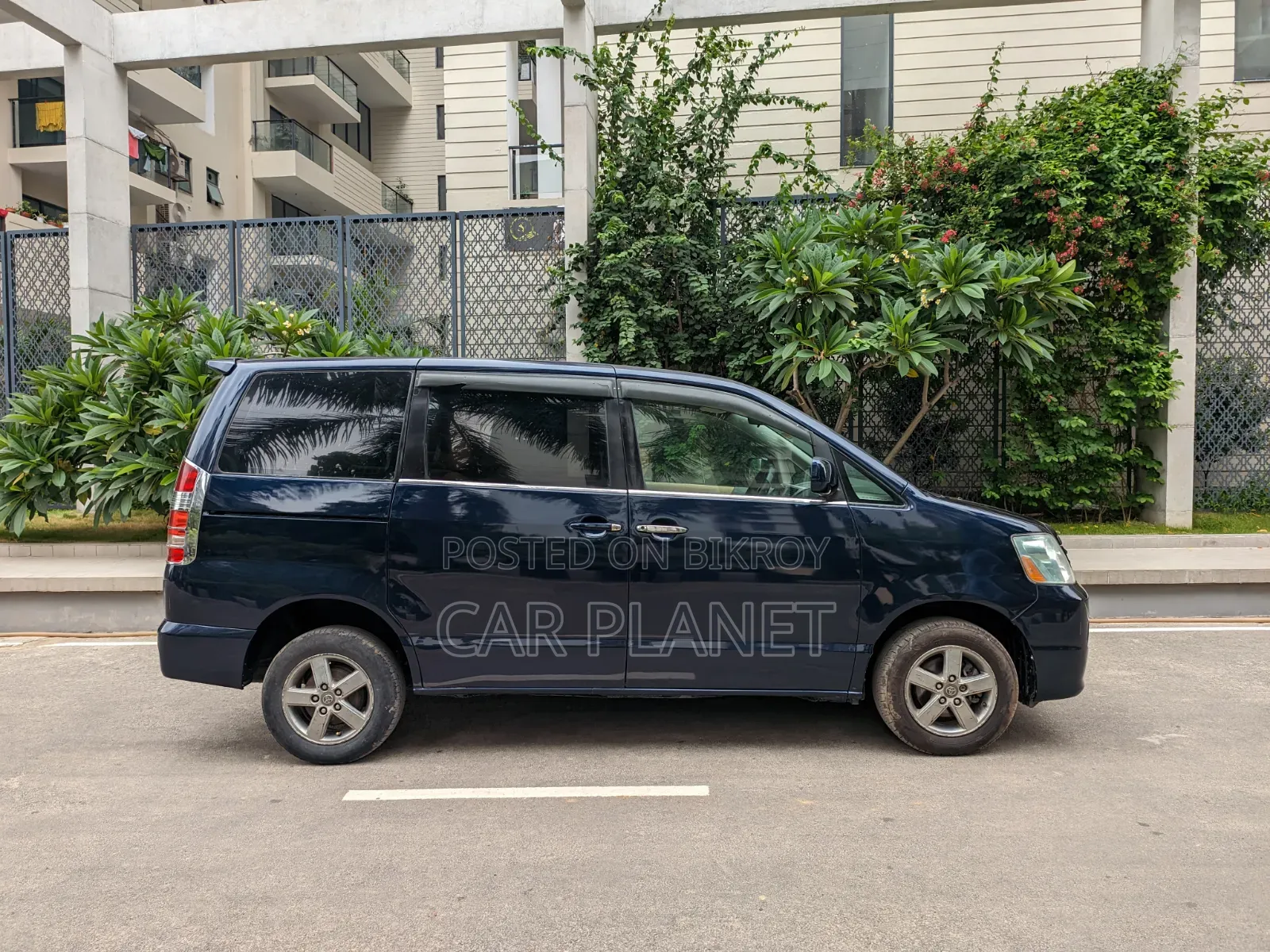 Toyota Noah 2003 Blue