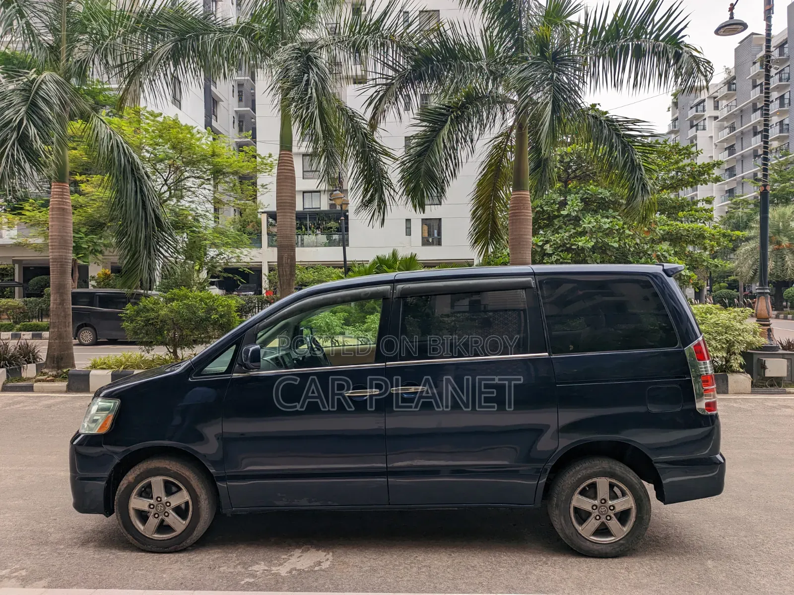 Toyota Noah 2003 Blue