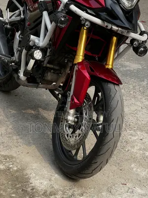 হোন্ডা ২০২১ লাল