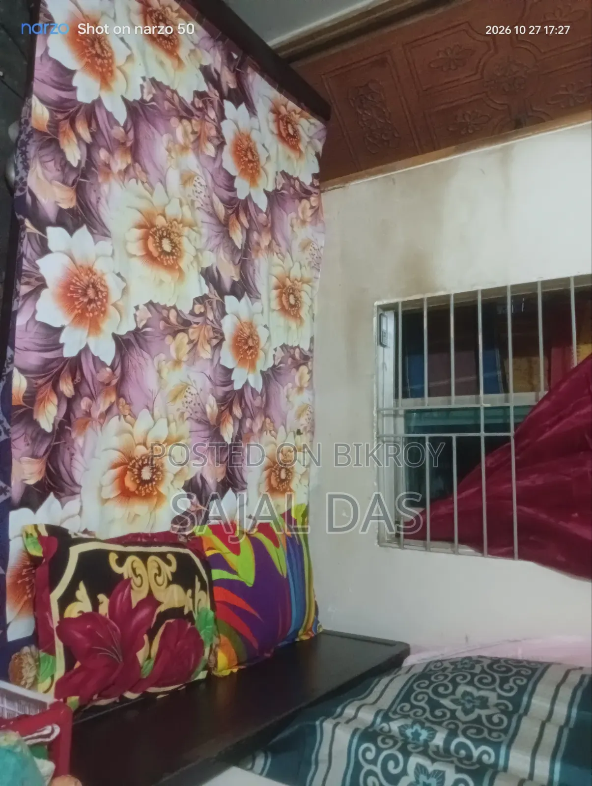 An urgent double steel bed for sale, completely fresh.