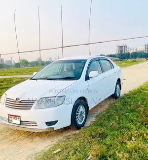 টয়োটা করোল্লা ২০০৪ সাদা