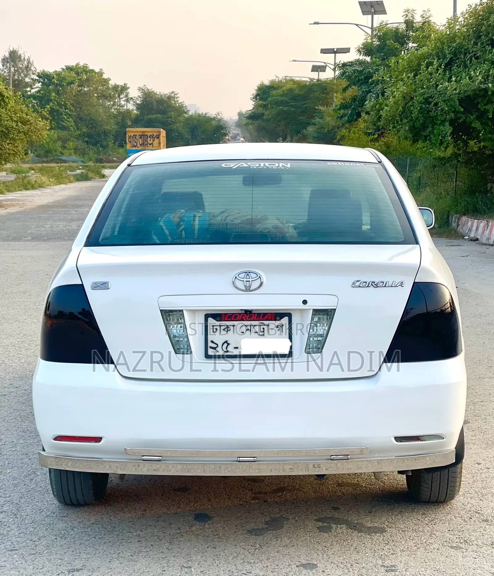 টয়োটা করোল্লা ২০০৪ সাদা