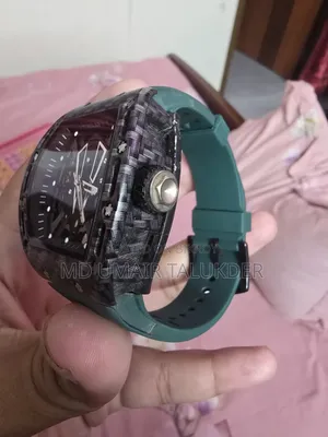 সুন্দর একটা ঘড়ি ব্যান্ডের