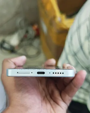 আইকিউও ২৫৬ জিবি সাদা