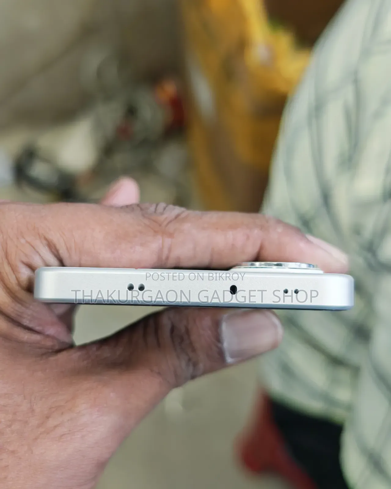 আইকিউও ২৫৬ জিবি সাদা