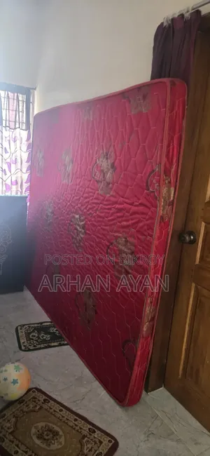 লাল রঙের ম্যাট্রেস বিক্রি হবে