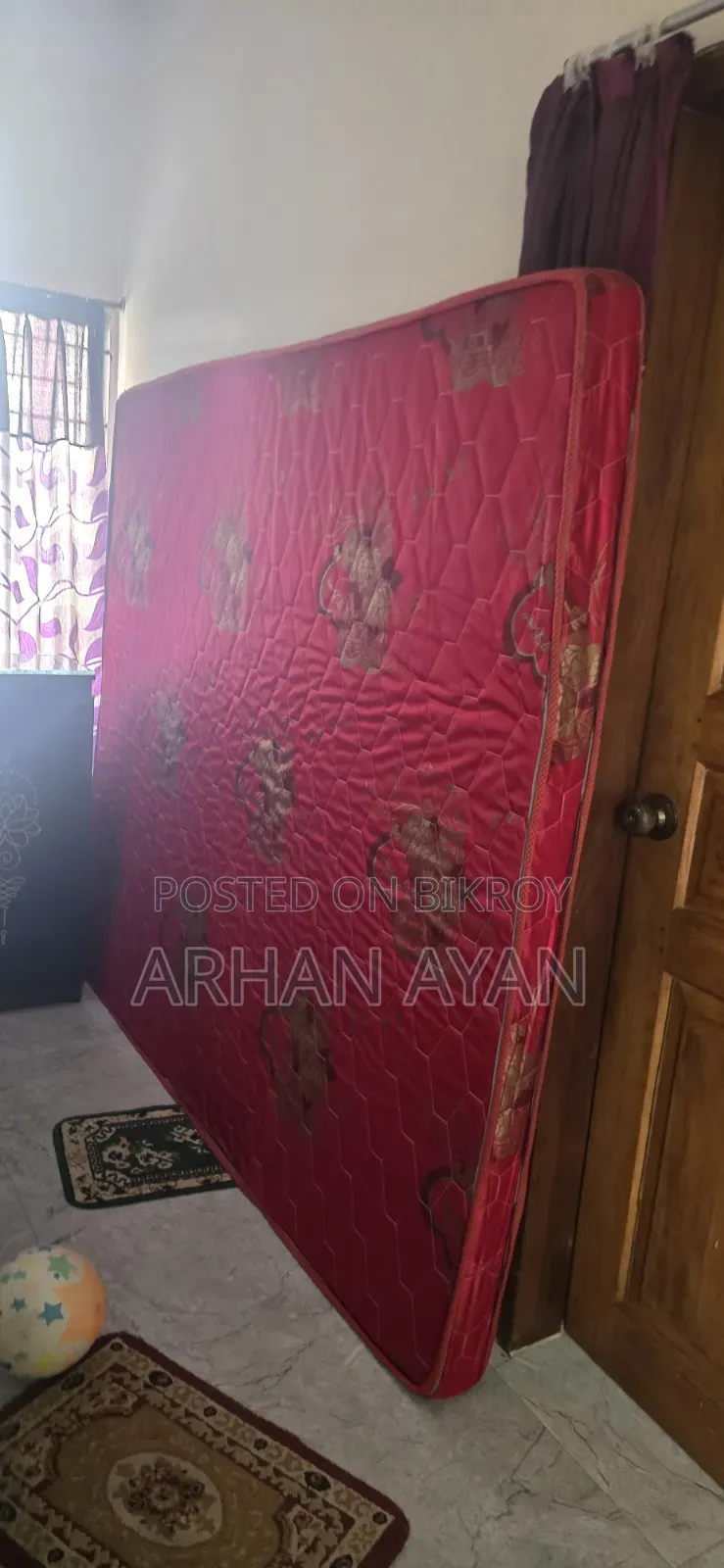 লাল রঙের ম্যাট্রেস বিক্রি হবে